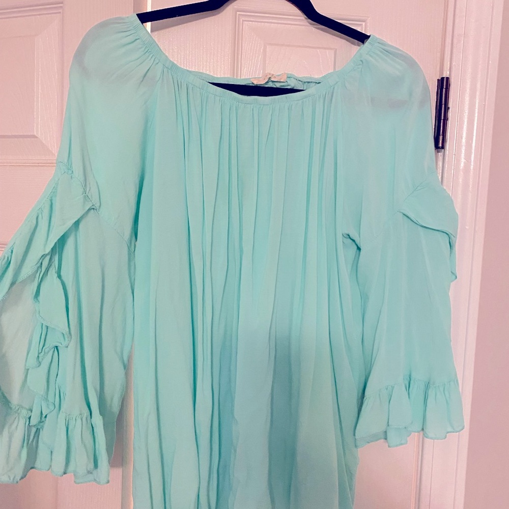 Cute boutique Teal/ Turquoise in color Top , great condition